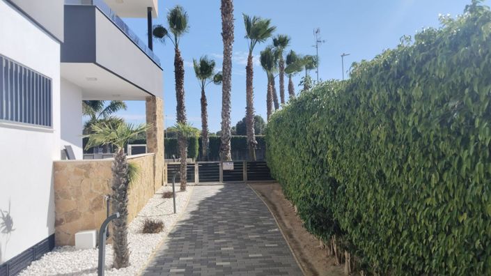 Image No.7-2 Bed House for sale