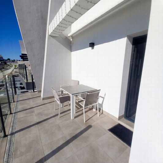 Image No.17-2 Bed Property for sale