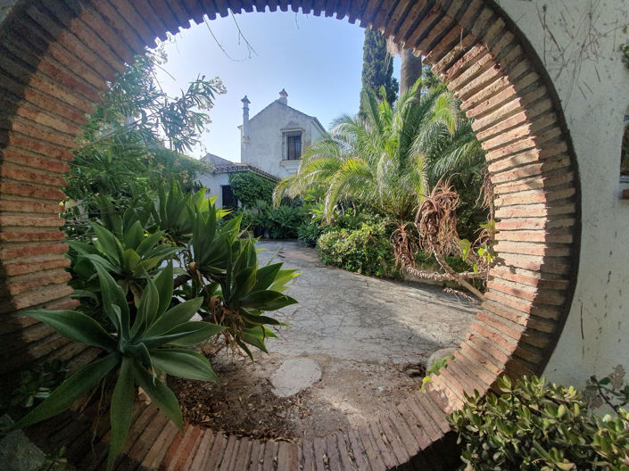 Image No.17-9 Bed Villa for sale