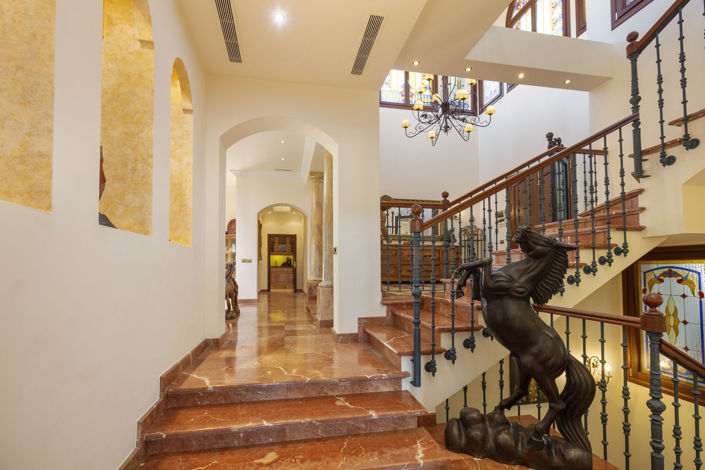 Image No.11-8 Bed Villa for sale