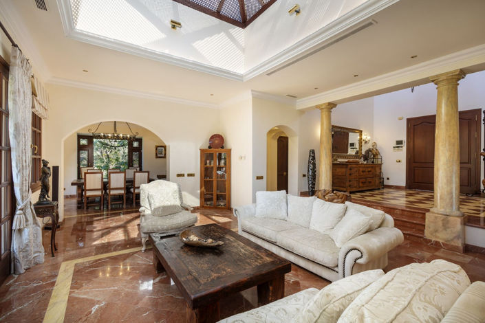 Image No.12-8 Bed Villa for sale