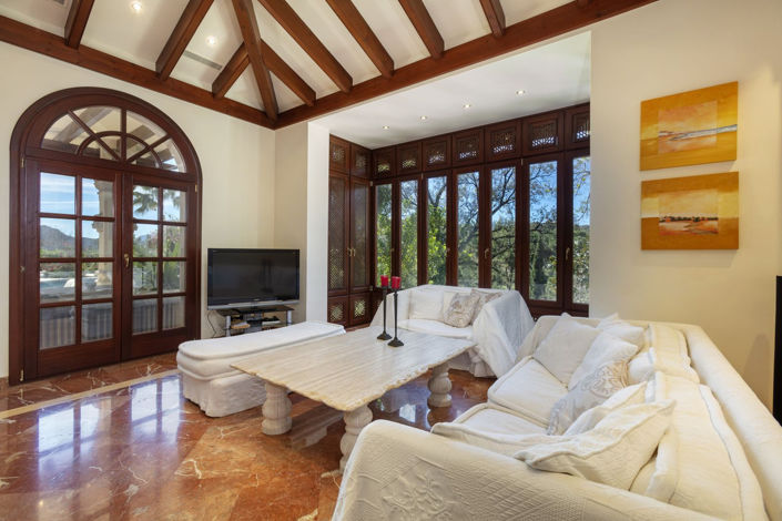 Image No.9-8 Bed Villa for sale