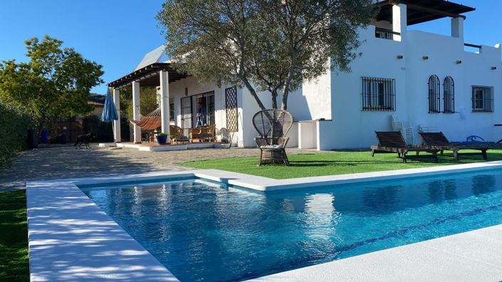 Image No.2-Villa de 4 chambres à vendre à Estepona