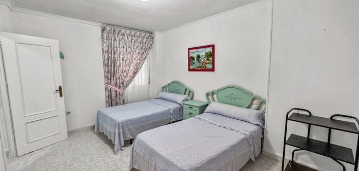 Image No.2-3 Bed House for sale
