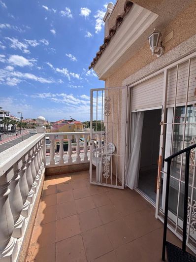 Image No.18-3 Bed Townhouse for sale