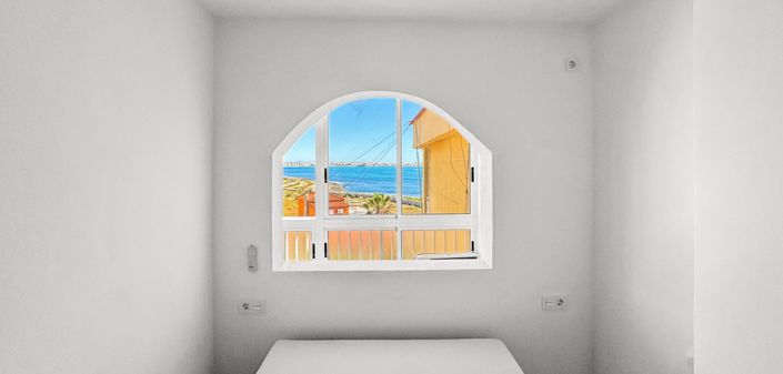 Image No.12-1 Bed Property for sale