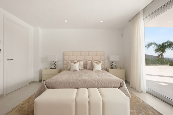 Image No.13-4 Bed Property for sale