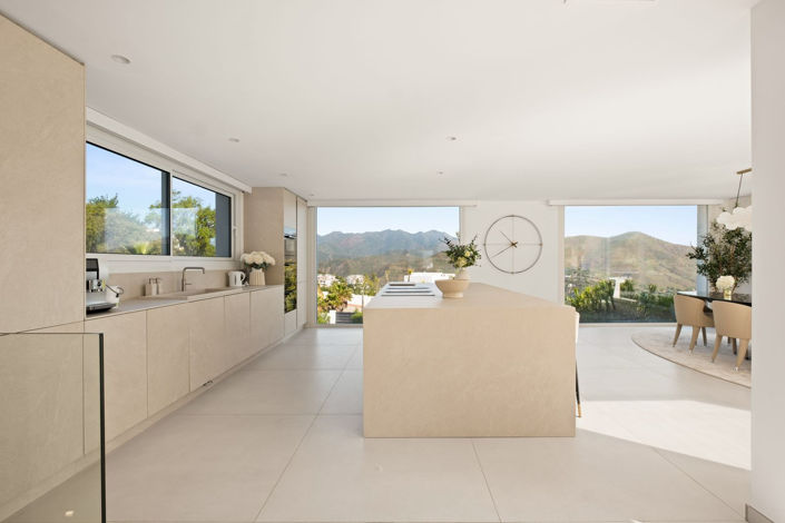 Image No.14-4 Bed Property for sale