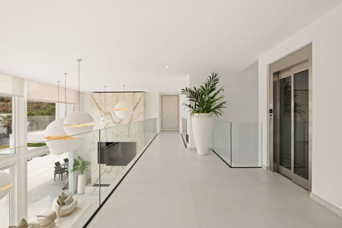 Image No.33-4 Bed Property for sale