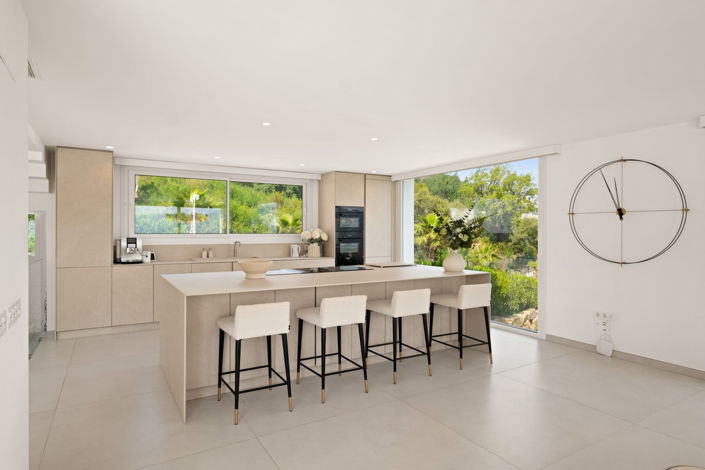 Image No.45-4 Bed Property for sale
