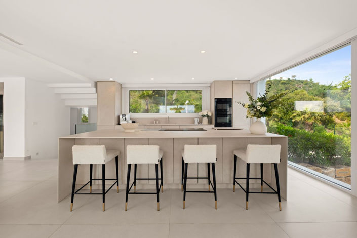 Image No.48-4 Bed Property for sale