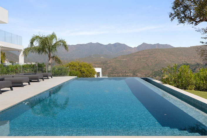 Image No.4-4 Bed Property for sale