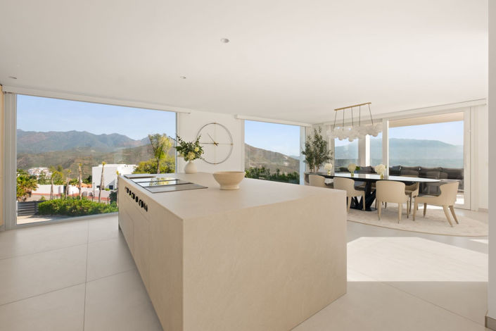 Image No.11-4 Bed Property for sale