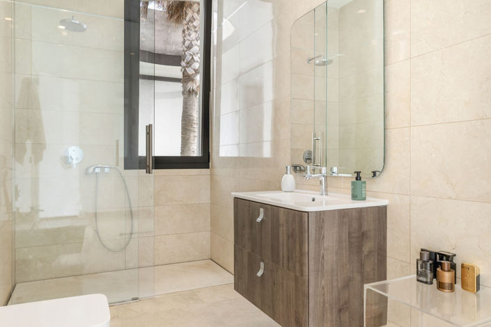 Image No.34-5 Bed House for sale