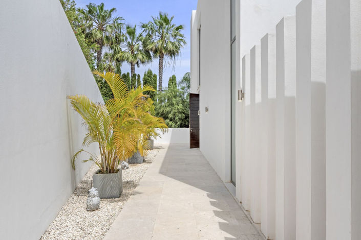 Image No.41-5 Bed House for sale