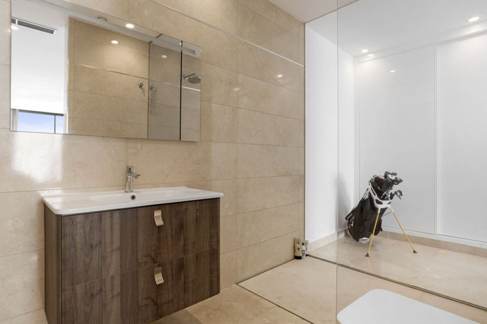 Image No.43-5 Bed House for sale