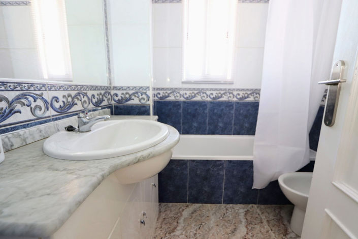 Image No.15-2 Bed House for sale