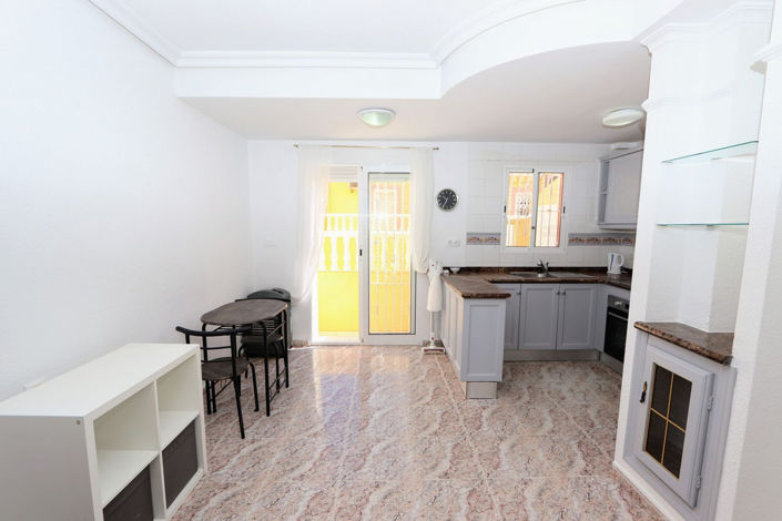 Image No.9-2 Bed House for sale