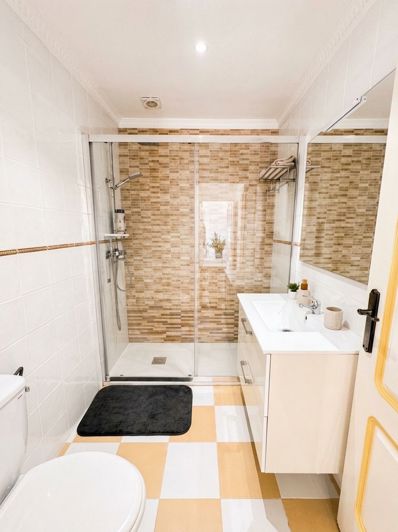 Image No.19-3 Bed Property for sale