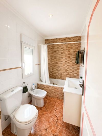 Image No.24-3 Bed Property for sale