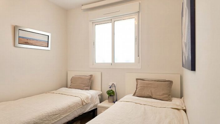 Image No.33-2 Bed Property for sale