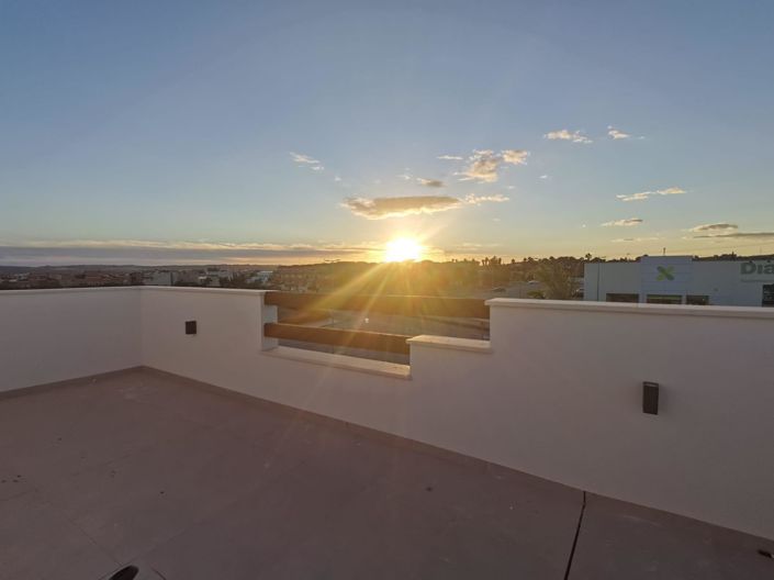 Image No.2-5 Bed Villa for sale