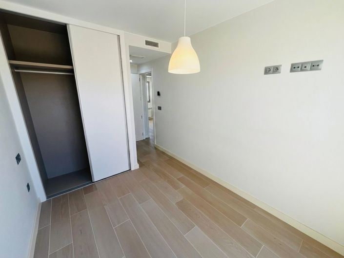Image No.12-2 Bed Property for sale