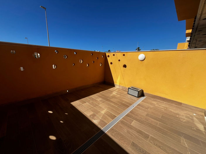 Image No.8-2 Bed House for sale