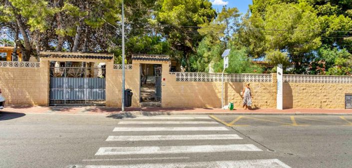 Image No.22-8 Bed Villa for sale