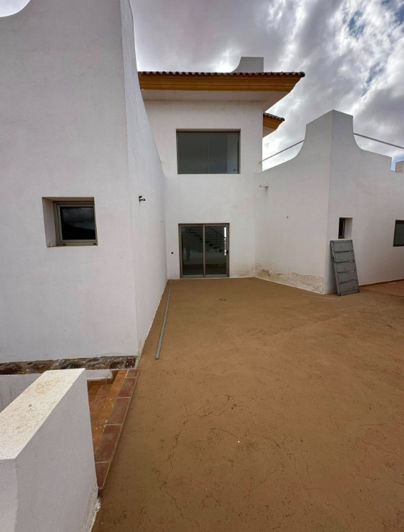 Image No.34-5 Bed House for sale