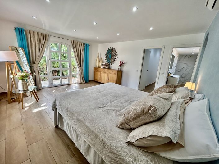 Image No.10-6 Bed Villa for sale