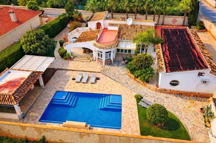 Image No.2-6 Bed Villa for sale