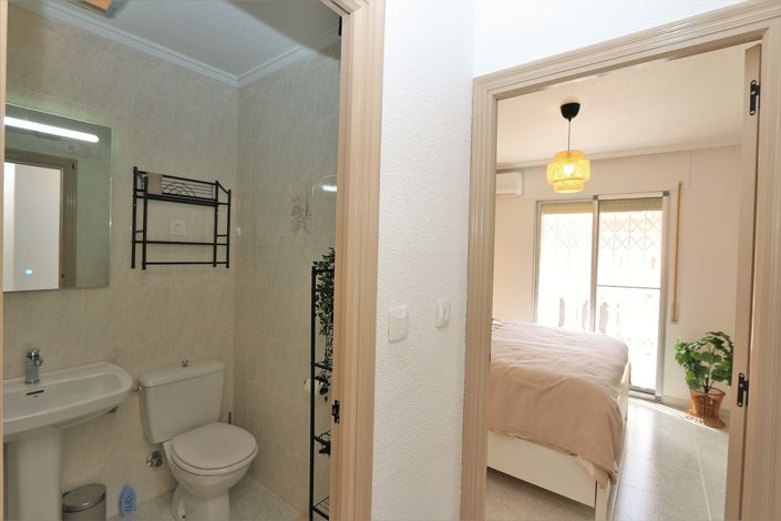 Image No.18-2 Bed Townhouse for sale