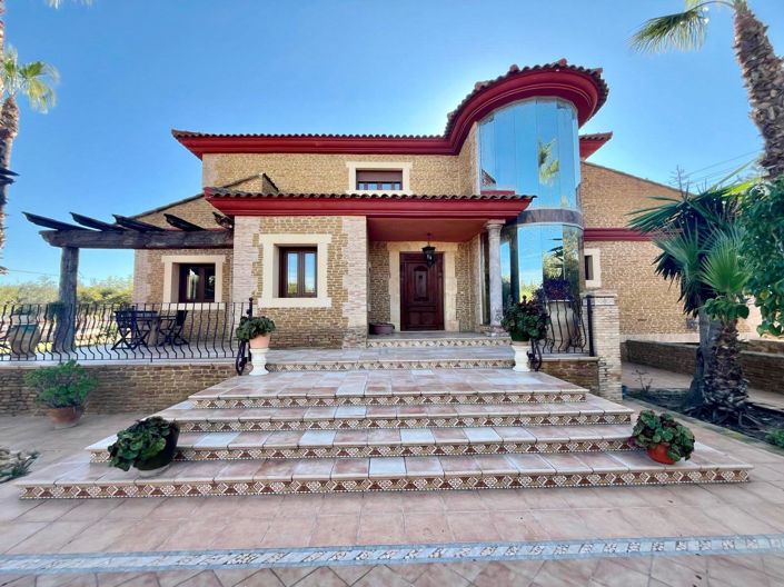 Image No.2-4 Bed Villa for sale