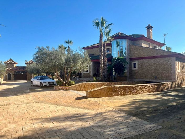Image No.3-4 Bed Villa for sale