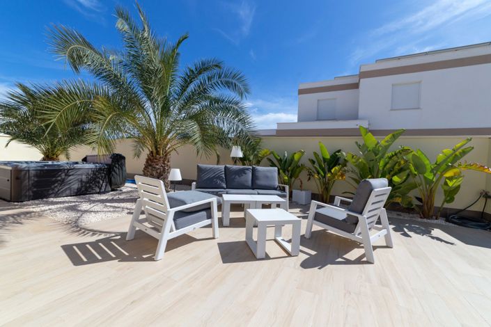 Image No.2-Villa de 4 chambres à vendre à Torrevieja