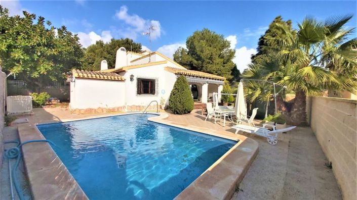 Image No.2-Villa de 4 chambres à vendre à Torrevieja