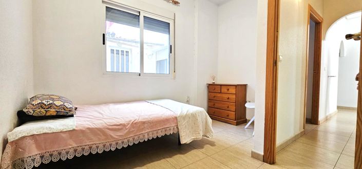 Image No.25-2 Bed Townhouse for sale