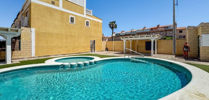 Image No.10-3 Bed Townhouse for sale