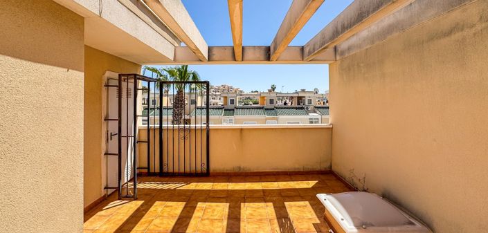 Image No.17-3 Bed Townhouse for sale