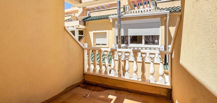 Image No.20-3 Bed Townhouse for sale