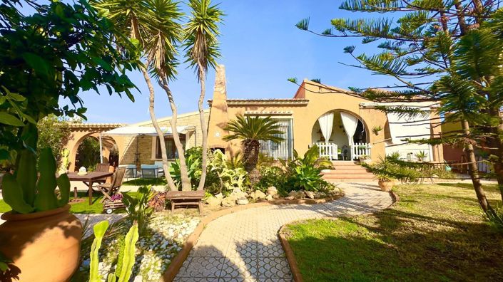 Image No.49-3 Bed Villa for sale