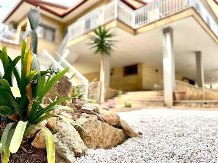 Image No.2-4 Bed Villa for sale