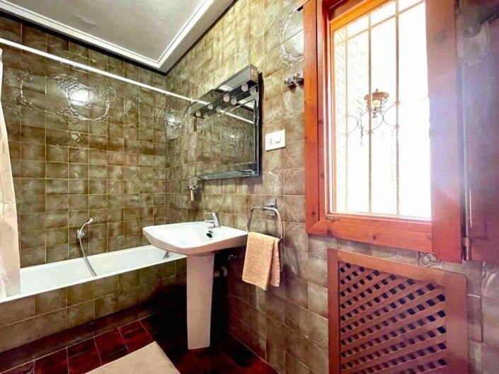 Image No.48-4 Bed Villa for sale