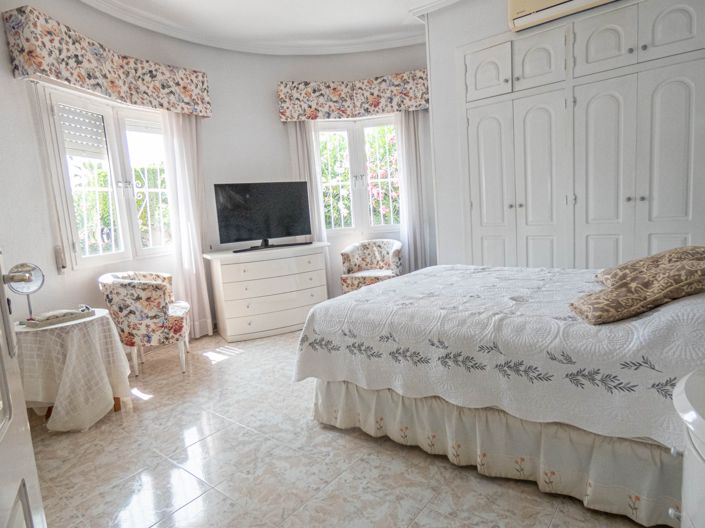 Image No.10-6 Bed Villa for sale