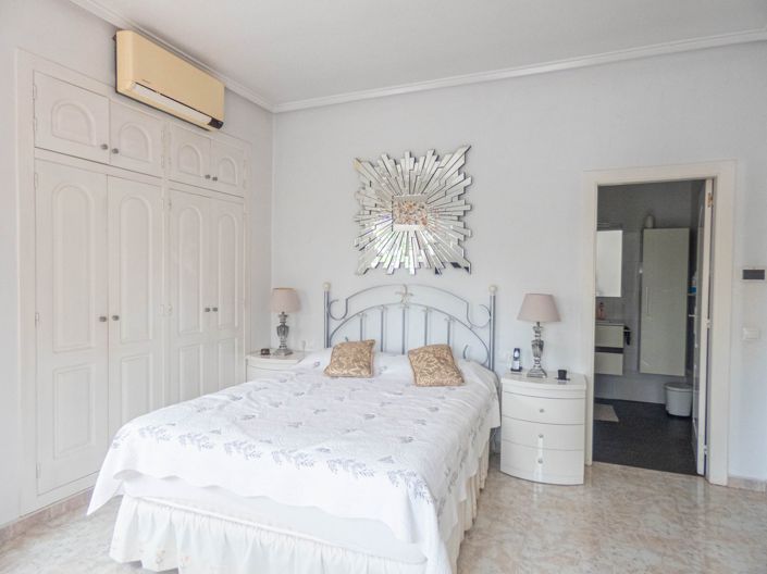 Image No.11-6 Bed Villa for sale