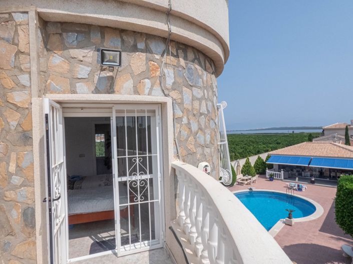 Image No.20-6 Bed Villa for sale