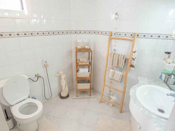 Image No.26-6 Bed Villa for sale