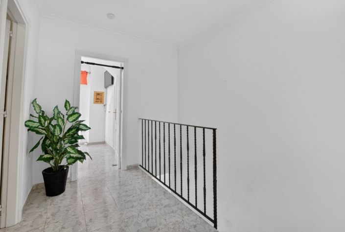 Image No.18-2 Bed Townhouse for sale