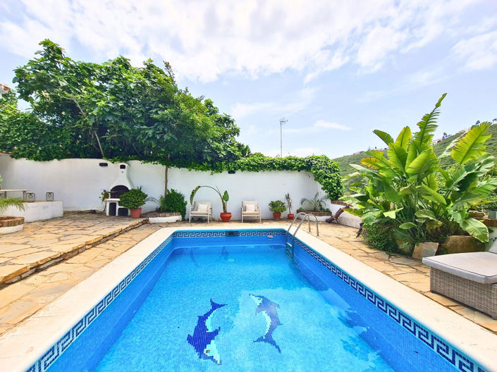 Image No.10-3 Bed Property for sale